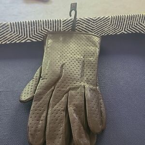Woman's Brown Leather Gloves